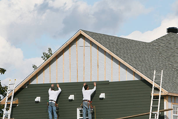 Professional Siding technician working in Herndon, VA